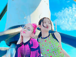 Claire elise boucher (born march 17, 1988), better known by the stage name grimes, is a canadian singer, songwriter, record producer and music video director. Ci3ik S2erelam