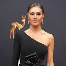 Kathrin menzinger zeigt zum ersten mal den neuen mann an ihrer seite. Let S Dance Tanzerin Kathrin Menzinger Sie Zeigt Ihren Neuen Freund Gala De