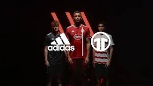 Durch die vertragliche bindung mit ausrüster uhlsport bis zum 30. Fortuna Dusseldorf 1895 Fortuna Prasentiert Trikots Fur Die Saison 2021 22