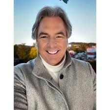 Happy New Year! Who watched the Rose Parade? Some of my favorite snaps.  Thank you to all who tuned in. Here's to a sensational 2022 #roseprade  #tournamentofroses #prade #ktla #ktla5news #ktlamorningnews #newyear #