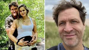 Dans la même publication Facebook, Kevin Parent dévoile qu'il va être père  et grand-père