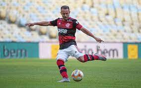 Filipe luís, everton ribeiro and bruno henrique celebrate during flamengo match whoever has everton ribeiro, has almost everything! Everton Ribeiro Recebe Propostas Do Oriente Medio Mas Flamengo Recusa Lance
