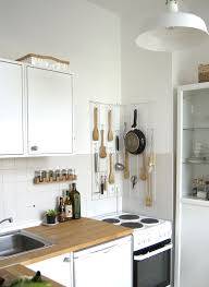 At Least Kleine Raume Einrichten 5 Tricks Fur Die Mini Kuche Atleast Die Einrichten In 2020 Kitchen Design Small Kitchen Interior Kitchen Remodel