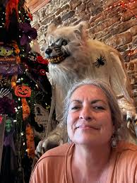 Hi from deep in the heart of Texas! Not even a crowbar could wedge me out!  But, Ive got plenty of love, life n livestock to share with my future  forever friend!