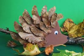 Der bunte herbst ist nicht nur eine tolle zeit um draußen zu spielen, sondern auch eine ideale zeit zum basteln. Igel Basteln Im Kindergarten Kindergarten Basteln Basteln Herbst Basteln Mit Kindern Herbst