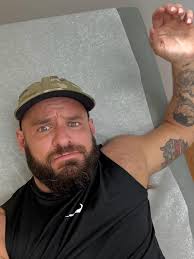 Friday night. Hubby fell and dislocated his shoulder Wednesday night! So  just chilling tonight. Last weekend we were celebrating our birthdays in  York. Wish I was still there lol x