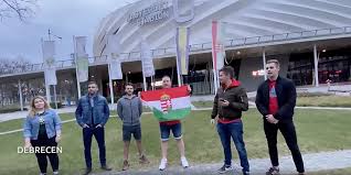 Dzsudzsák a fiatalok csapatát, míg orbán viktor a tanárokat erősítette, de természetesen időt szakítottak egy kis kedélyes csevegésre is, a miniszterelnök pedig elárulta, milyen lesz náluk a karácsony. Orban Viktor Facebook Videojan Debreceni Szurkolok Is Uzennek Debrecen Hirei Debreceni Hirek Debrecen Es Hajdu Bihar Megye Hirei Dehir Hu
