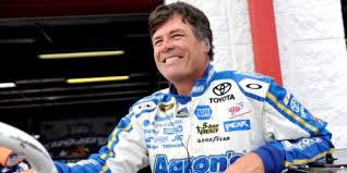 It is time to find out more about the 10 richest nascar drivers in history! Michael Waltrip Famousfix Com