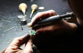 Free Courses On Jewelry Making And Metalsmithing By Momentswithbren Medium Here is first online jewelry design video course.