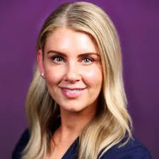 Amanda Comeaux's Instagram, Twitter & Facebook