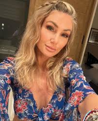 Goodmorning 💙☀️ Happy Sunday! Start your Sunday with a clean heart. No  doubt, no tears, no fear, and no worry! 😉 Let's get ready for this  upcoming week 💞 link.me/branderoderick