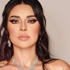 مجلة هي | رسمات مكياج عيون بارزة تصدرت إطلالات النجمات العرب في حصاد 2022