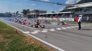 La pista è disegnata per l'attività del karting, e si inserisce nelle. Karting A Sarno La Xiii Coppa Concorrente In Vista Del Gran Finale Del Trofeo Ayrton Senna Circuito Internazionale Napoli