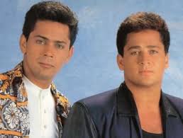 Em e amanhã sei que esta canção você ouvirá, num rádio a tocar am d g em lembrará que seu vai chorar ao lembrar o que passou em am em e7 está é a última canção que eu faço pra você am d g em já cansei de viver iludido só pensando em você. Leandro Leonardo Wikipedia A Enciclopedia Livre