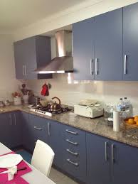 Realizamos proyectos en melamina o melamine para cocinas modernas, muebles para baños, dormitorios de matrimonio y juveniles, roperos, armarios, closets, escritorios, mesas, mesas de centro, mesas de comedor, mesas de cocina, muebles de sala, muebles para tv. Muebles De Cocina De Melamina Color Madera Novocom Top