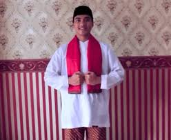 Untuk melengkapi ragam pakaian adat di indonesia, di artikel ini disajikan beberapa pakaian adat jakarta yang berarti juga pakaian adat betawi. Pakaian Adat Betawi Lengkap Dengan Sejarah Budayanya