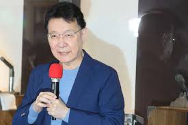 趙少康。 109,002 個讚 · 85,329 人正在談論這個。現任中國廣播公司董事長，也是中華民國政治人物、媒體人、時事評論員，現主持中廣流行網「趙少康時間」、tvbs「少康戰情室」。 æ–°èž è¶™å°'åº·å®£å¸ƒåƒé¸2024ç¸½çµ±å¤§é¸ å—†æ°'é€²é»¨ ç„¡æ³•ç„¡å¤© ç›¼æ•´åˆåœ¨é‡ŽåŠ›é‡ Gossipingæ¿ Disp Bbs