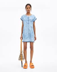 Le jean est de coupe ajustée. Robe Tunique Jean Bleue
