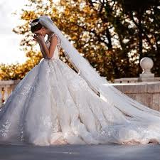 Luxury Cathedral Train Ball Gown Wedding Dresses Vintage Crystal Beading Lace Klanning Brollop Vackra Brudklanningar Brollopsklanning