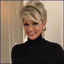 Kurze Haarschnitte Fur Altere Frauen 10 Kurze Frisuren Pinterest Short Hairstyles For Thick Hair Pixie Haircut For Thick Hair Longer Pixie Haircut