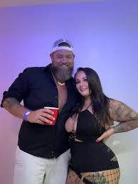 MJ Grace в X: „@lydialovexxx Eight years ago I met @dickofvalhalla on  Tinder as a FWB situation, and ended up liking each other a little too  much. Unfortunately, he was very vanilla