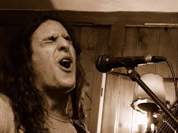 See full list on wikihow.com How To Sing High Notes Without Straining Your Voice