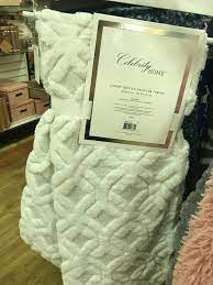 Pin By Ashley Russell On Shopping For Daisy Luxury Quilts Faux Fur Throw Fur Throw