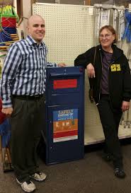 Vashon pharmacy first in county to receive drug drop box