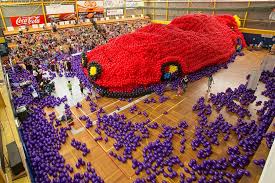 Biggest 3d puzzle in the world. Largest 3d Balloon Sculpture Michael Ahmazing Breaks Guinness World Records Record Video