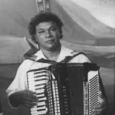 Escucha las mejores canciones de tu artista dominguinhos totalmente gratis y 100% rapidas. Aprendiz De Luiz Gonzaga Dominguinhos Virou Mestre E Fez Musicas Memoraveis 26 07 2013 Uol Entretenimento