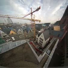 Giebelständig zum markt ausgerichtet, trägt das „neue rote haus eine sogenannte frankfurter nase, während die westfassade durch ein zwerchhaus akzentuiert wird. Frankfurter Altstadt Rotes Haus Wird Nicht Noch Einmal Umgeplant Frankfurt