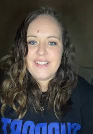 Ashley Schiffman's Instagram, Twitter & Facebook