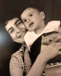 Picture Of The Day ❤️❤️❤️❤️ . . . . . . . . . . Ten Unknown Facts About  #Films 1. The first film made in 1888 was "Rounday Garden Scene" directed