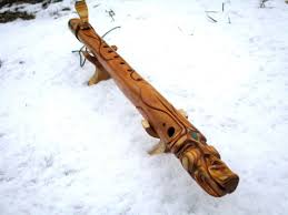 Flute Ameridienne Branche Creusee Et Sculptee A La Main Https Etsy Me 2kvko7k Musique Instrument Flute Shaman Amerindienne Flute Instruments Musique