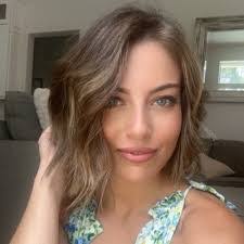 Cara Lockhart's Instagram, Twitter & Facebook