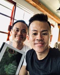 dane.lim jus reminded me that it has been a year since our training with Bernie  Clark and Diana Batts at the beautiful Semperviva sea studio at Vancouver.  We are glad that we