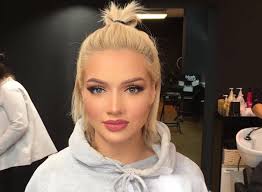 Vor einer woche releaste youtuberin shirin david ihre erste. Fans Erkennen Shirin David Auf Neuem Foto Nicht Starzip