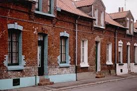 Corons Maisons Ouvrieres Situees A Proximite Des Usines Du Bassin Minier Du Nord De La France Les Corons So Avec Images Nord Briquette De Parement Maison France