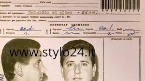 Raffaele cutolo (geboren op 4 november 1941) is een italiaanse maffiabaas en de charismatische leider van de nuova camorra organizzata. La Lettera Col Pezzo Di Lingua Umana Per Far Tacere L Accusatore Di Cutolo