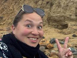 It's a shell-fie! A huge thank you to Amazing Aunty May for inviting  @lordmayortaniabrown and I along to her shell art workshop this morning!  Every artwork needs a story and mine is: