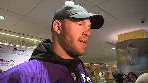 Vikings' players bring holiday joy to children's hospital