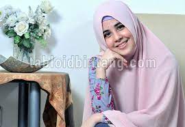 Stuart collin dan risty tagor bekas pasangan lainnya adalah stuart collin dan rizky tagor yang tak kalah menghebohkan. Begini Sosok Suami Risty Tagor Di Mata Pengacara Ina Rachman Tabloidbintang Com