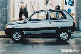 Ci sono alcune auto che non sono mai state ritirate dal mercato dopo la loro la panda è sul mercato ininterrottamente dal 1980 ed è arrivata alla sua terza generazione, ma la storia del suo successo inizia negli anni settanta. Fiat Panda 4x4 All Asta Era Dell Avv Gianni Agnelli Newsauto It