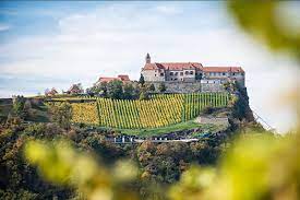 Einen platz in diesem gebäude hinzufügen (firma, geschäft, etc). Tourismusverband Riegersburg Busreisen Cc