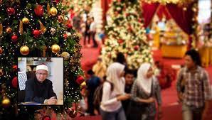 Hari krismas atau juga dikenali sebagai hari natal, adalah perayaan terbesar untuk penganut agama kristian, disambut setiap tahun pada tarikh 25 disember bagi memperingati kelahiran jesus dari nazareth, pengasas ajaran kristian.menurut kitab bible perjanjian baru, jesus dilahirkan oleh maria (virgin mary) di jurusalem. Teringin Nak Ucapkan Selamat Hari Krismas Pada Member Ikut Panduan Ini