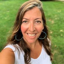 Lori Eddy's Instagram, Twitter & Facebook