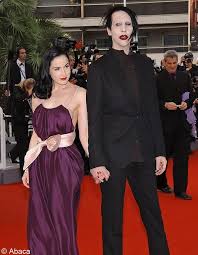 A subreddit dedicated to the artist/band marilyn manson, be it his music, present or past members' side projects, his paintings or film creations. Epingle Sur Romance