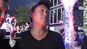 Filmul o urmărește pe rachel chu din new york care își însoțește iubitul, pe nick young, la nunta celui mai bun prieten al lui care are loc în singapore. Fung Bros Richie Le Are In Crazy Rich Asians Interviewed The Cast In Singapore Video Dailymotion