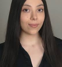 Elsa Davis's Instagram, Twitter & Facebook