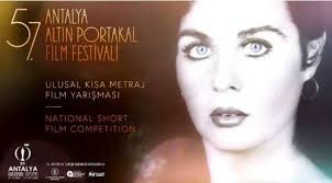 Jun 28, 2021 · türk sineması'nın usta ismi fatma girik, türk sineması'nın sultan'ı türkan şoray'ın doğum gününü bu video ile kutladı. Altin Portakal In Bu Yil Afis Yuzu Fatma Girik Gazetebir